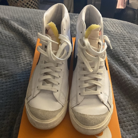 Nike Blazer Mid ‘77 - Picture 2 of 5
